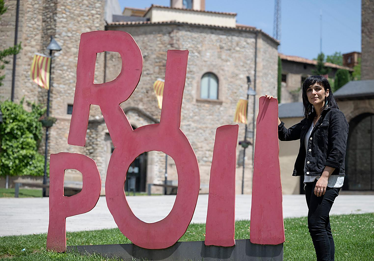 Sílvia Orriols, posando en Ripoll, localidad de la que es alcaldesa