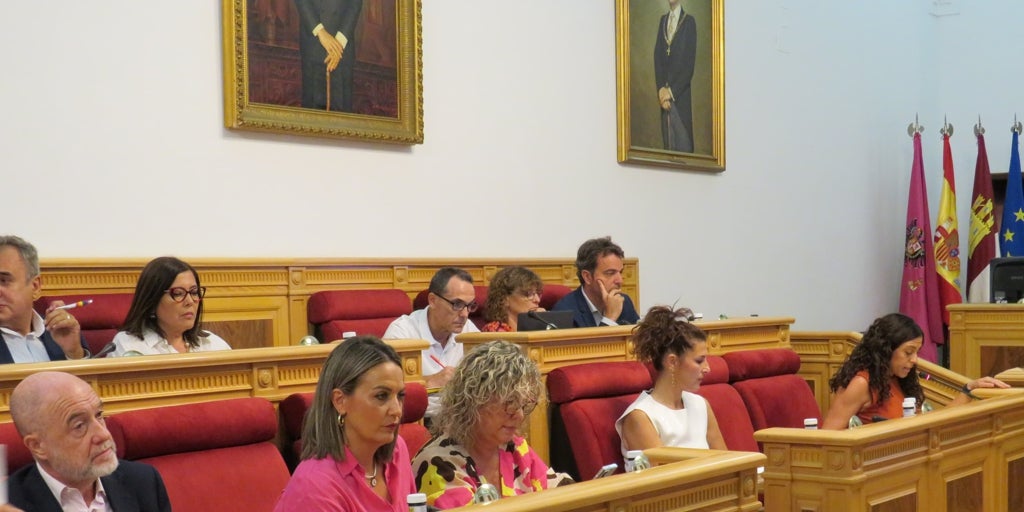 Una acalorada discusión entre  Jiménez (PP) y Rueda (PSOE) en el Pleno de Toledo provoca un cruce de graves acusaciones y desmentidos