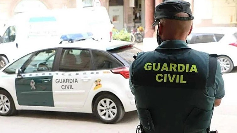 Dos detenidos por arrojar lejía y botellas a personas en situación de vulnerabilidad en Torres de la Alameda