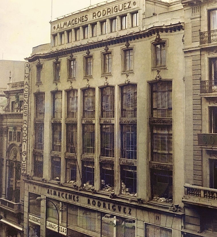 Los Almacenes Rodríguez, en 1922, sobre el edificio que ahora ocupan unos juzgados
