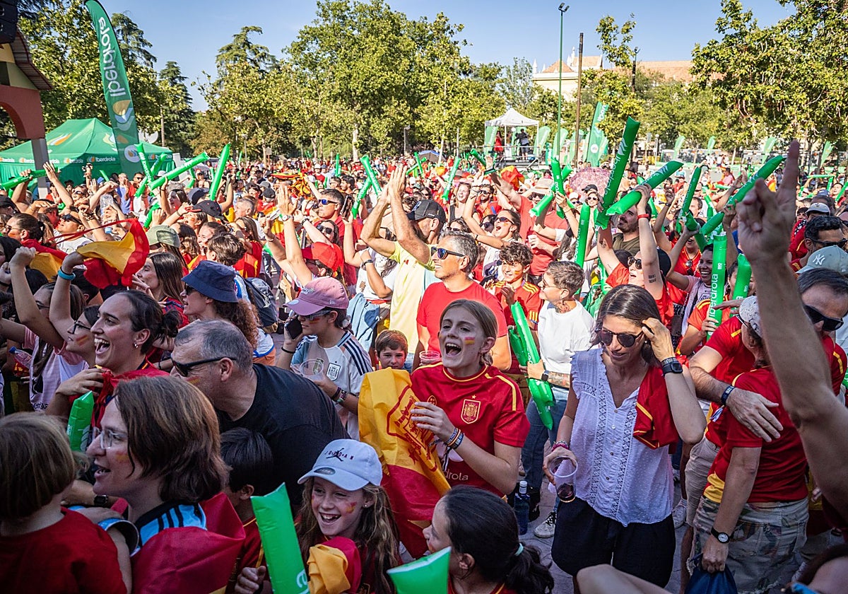 La hinchada española, esta tarde, en el madrileño parque de Berlín