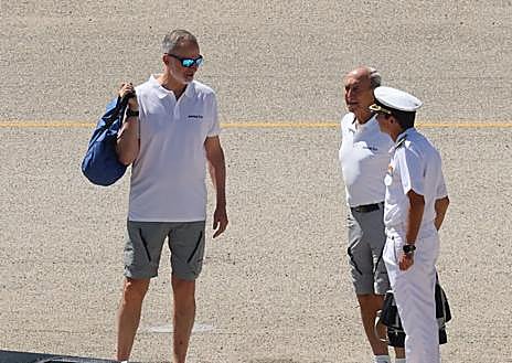 Imagen secundaria 1 - El reencuentro del Rey con la tripulación del Aifos inaugura las vacaciones oficiales en Palma