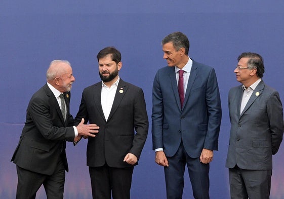Sánchez coge aire con los referentes a su izquierda