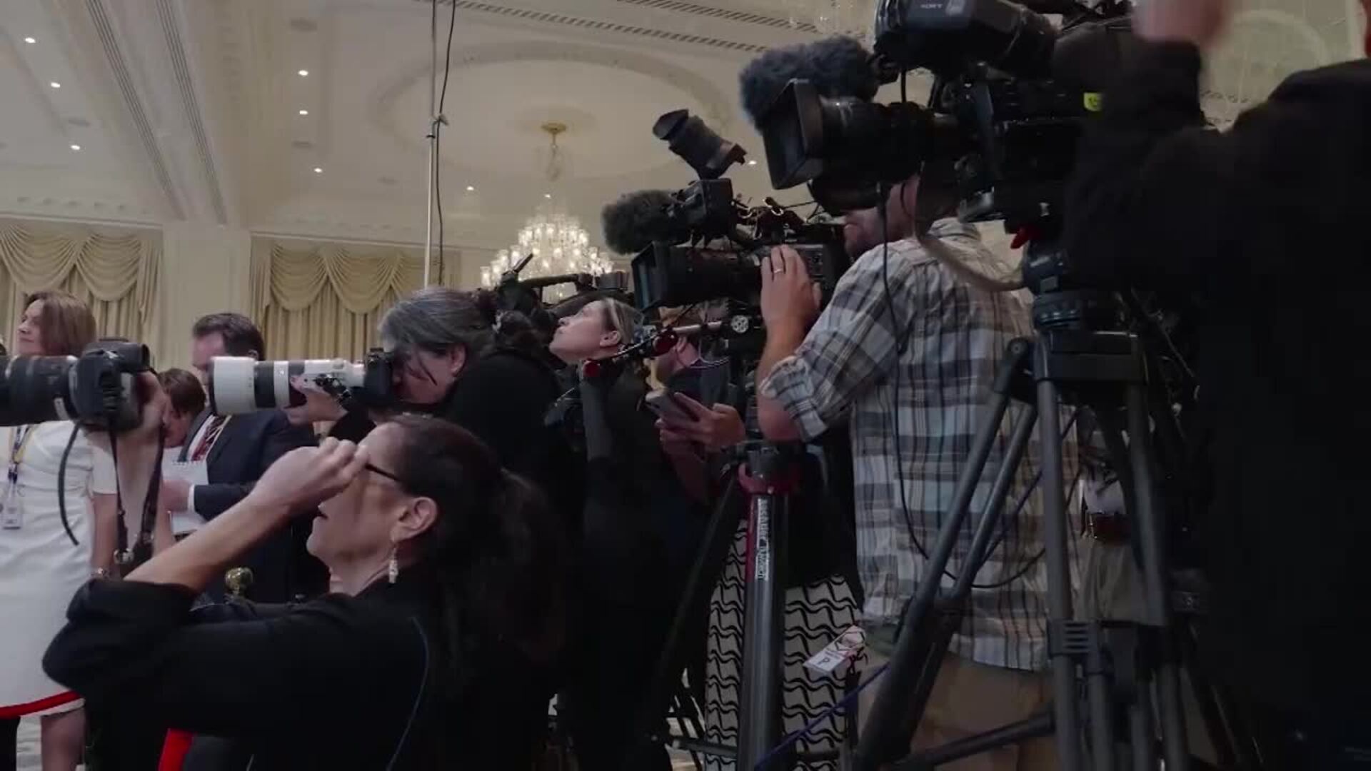 EEUU y la UE evitan una guerra comercial al pactar aranceles del 15 % a productos europeos