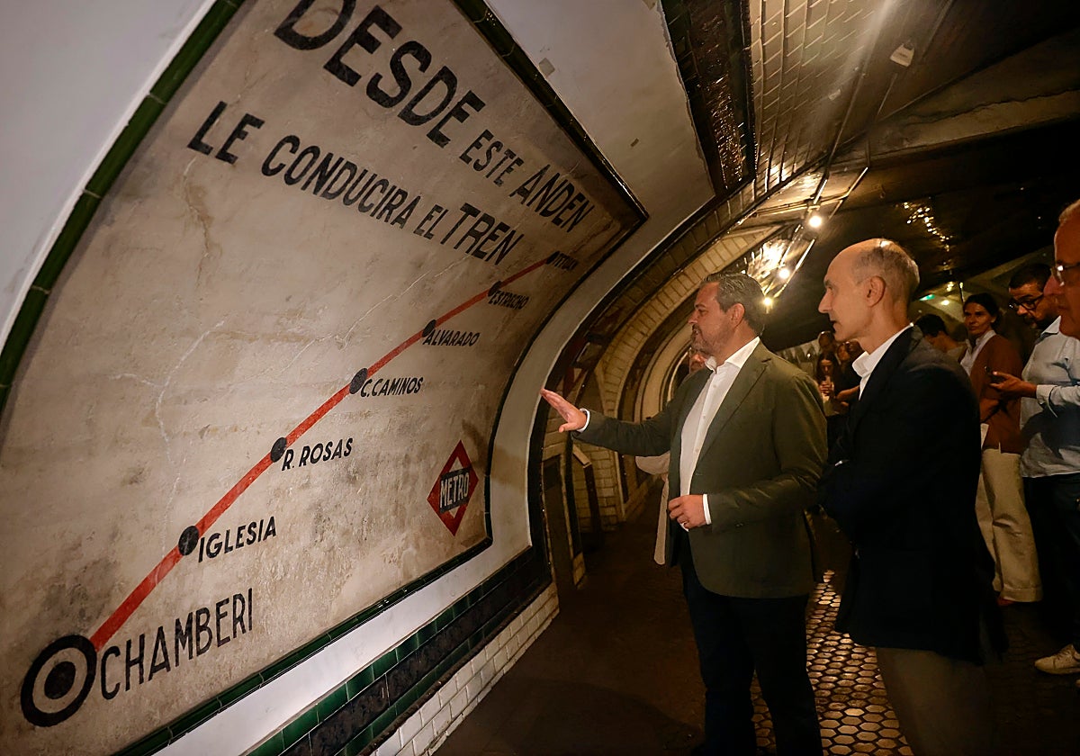 El consejero de Vivienda, Transportes e Infraestructuras, Jorge Rodrigo, durante su visita a la estación