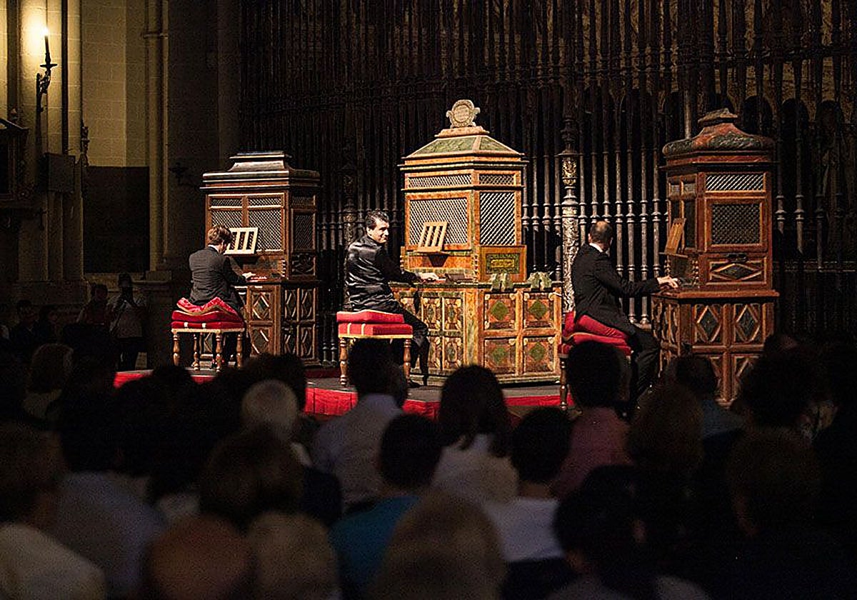 Tres de los realejos de la Seo Metropolitana suenan al unísono en una de las batallas de órganos