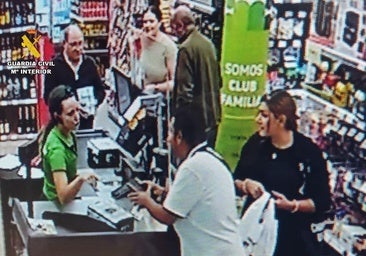 Investigadas nueve personas de un grupo que robaba en tiendas con la estafa del coleccionista de billetes
