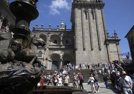 Santiago se adapta al 'boom' turístico, pese al abandono del ayuntamiento