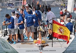 Don Felipe estrena equipación para unas regatas sin la Princesa Leonor