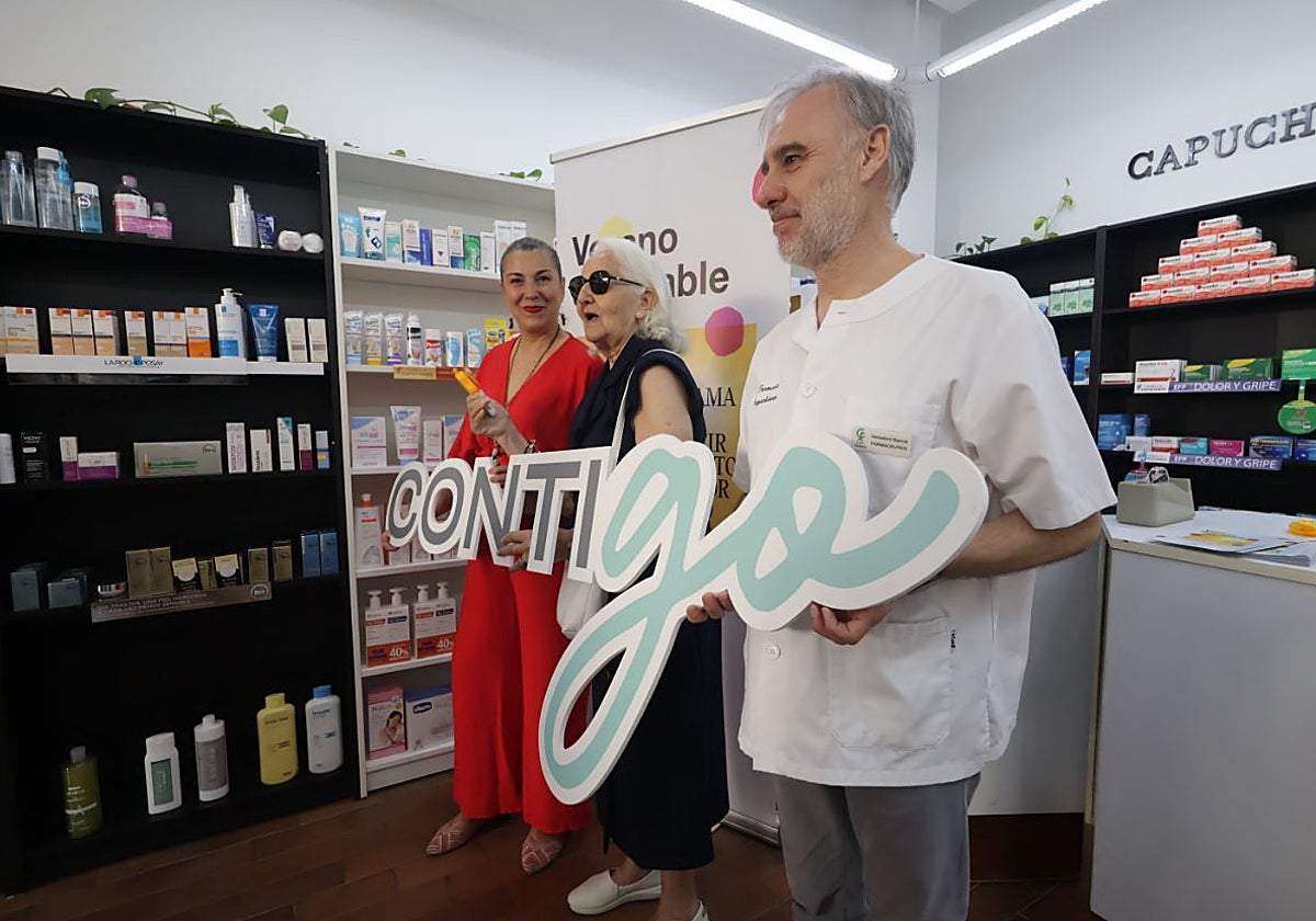 Presentación de la campaña en una de las farmacias