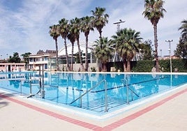 «Lo de este año ya es un cachondeo»: Picassent cierra su piscina una semana por heces en el agua