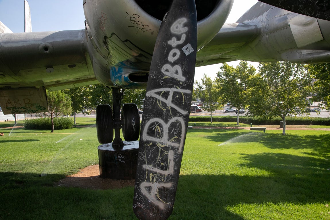 Las imágenes del estado en el que está el avión cultural de Córdoba