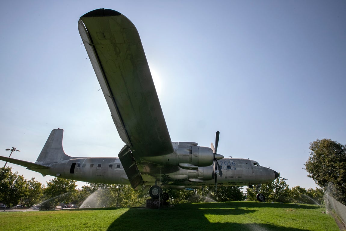Las imágenes del estado en el que está el avión cultural de Córdoba