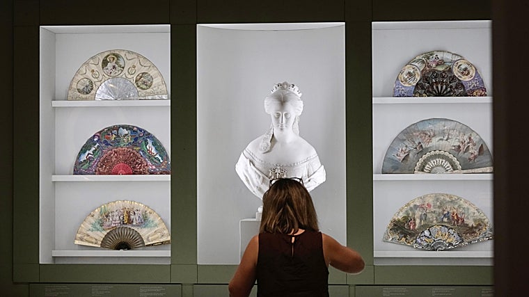 Colección de abanicos que ostentaba Eugenia de Montijo
