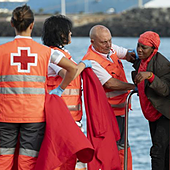 Rescatadas dos embarcaciones con más de 70 migrantes a bordo en Lanzarote y El Hierro
