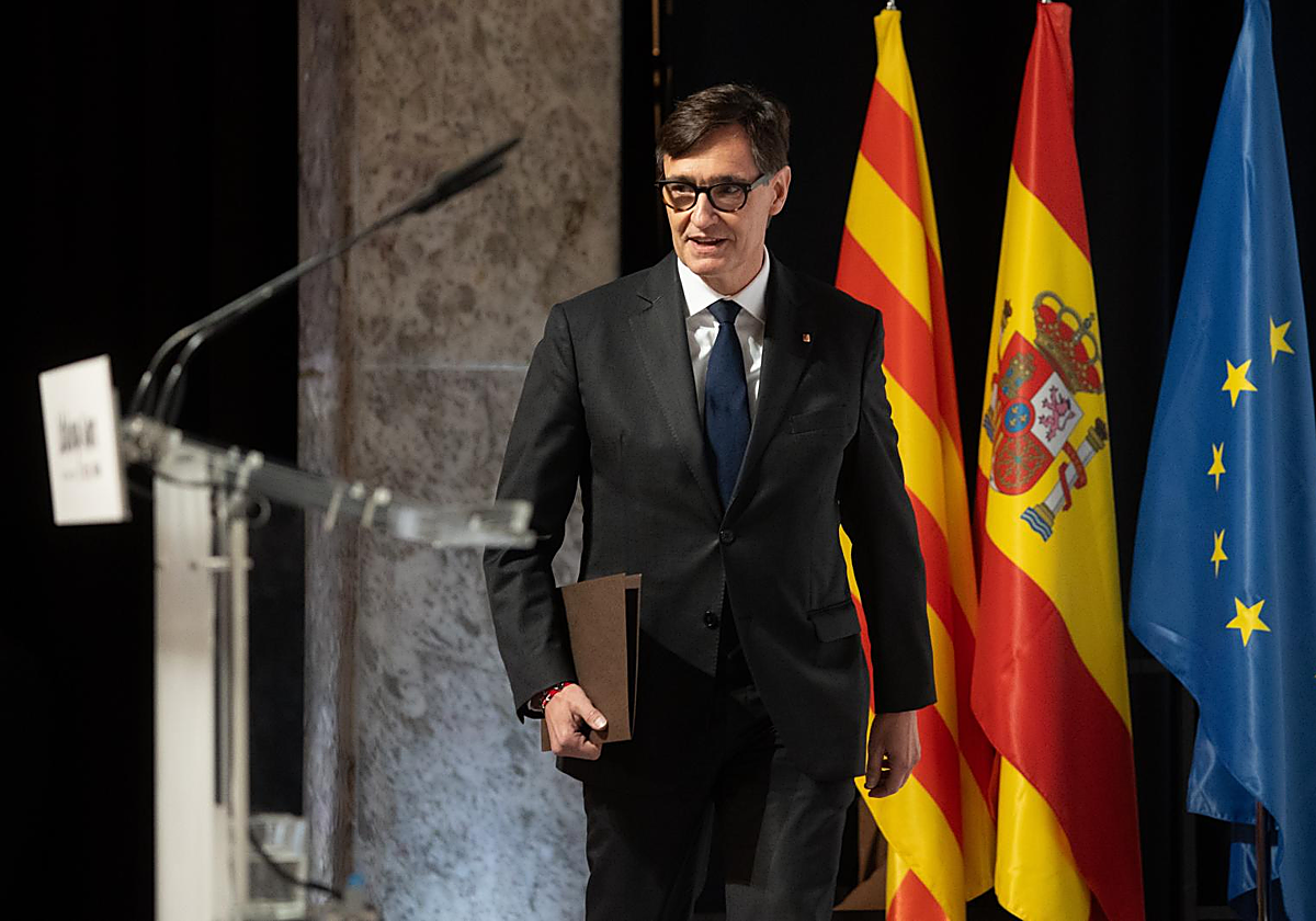 Salvador Illa, presidente de la Generalitat de Cataluña, antes de pronunciar la conferencia en Madrid