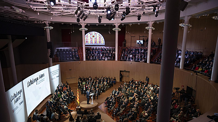 Illa, durante la charla en la Escuela Industrial de Barcelona, el 31 de enero