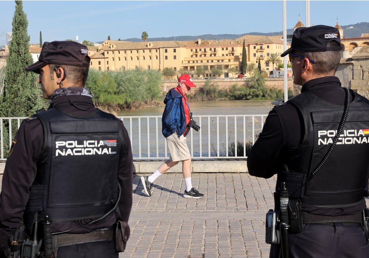Dos efectivos de la Policía Nacional en Córdoba