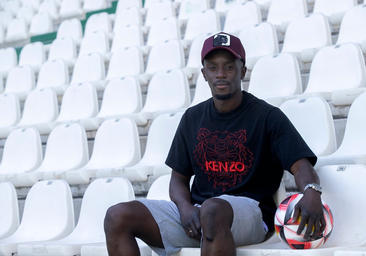 Yussi Diarra posa en una entrevista para ABC