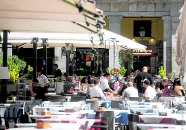 La nueva ordenanza de terrazas de Madrid mantiene los horarios pero endurece las sanciones