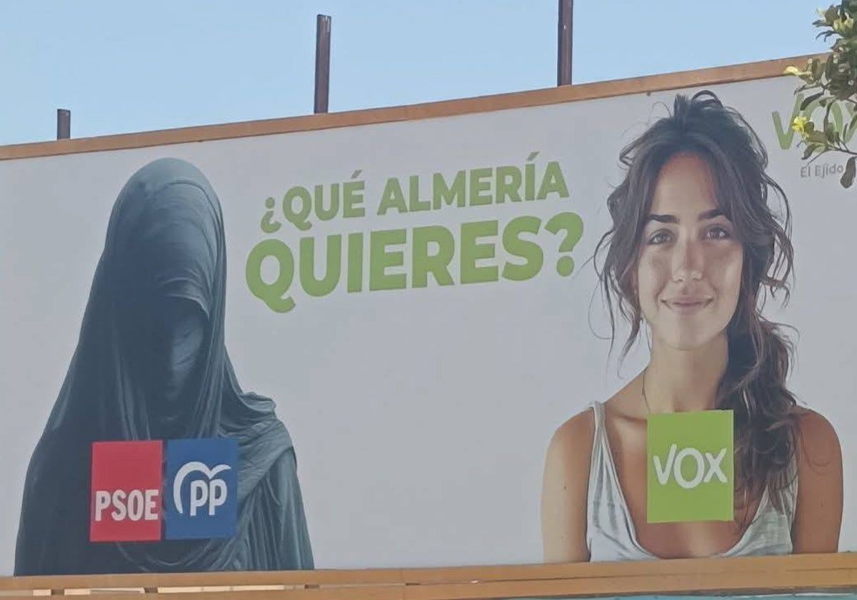 Una de las vallas publicitarias de Vox en El Ejido