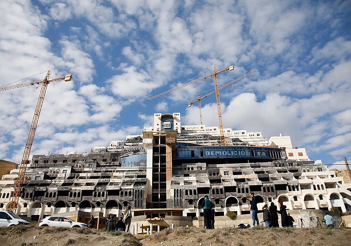 Hotel ilegal El Algarrobico en Carboneras (Almería)