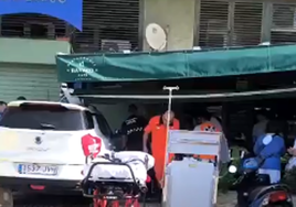 Un turismo irrumpe en la terraza de un bar del Rincón de la Victoria y deja cuatro heridos