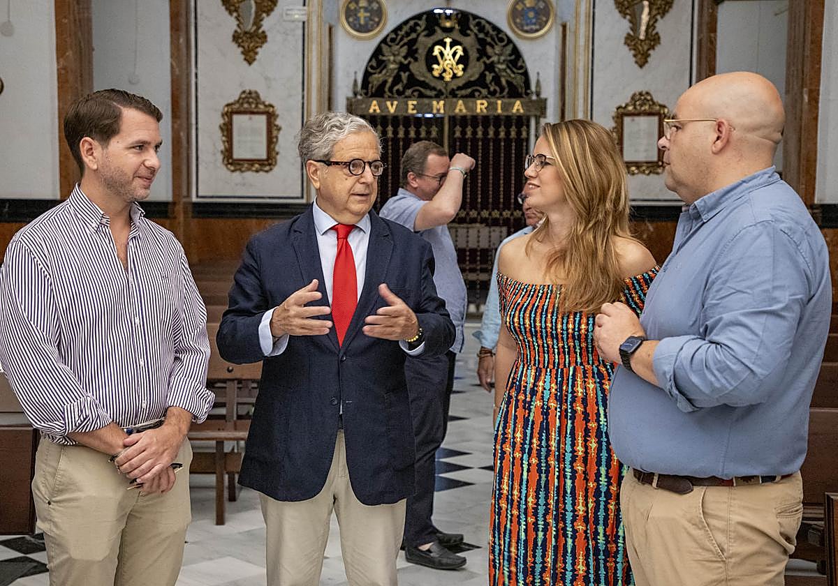 El alcalde de Cabra y el presidente de Diputación, en el Santuario de la Virgen de la Sierra