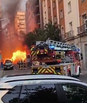 Imagen secundaria 2 - Dos heridos en el incendio provocado por una explosión de gas en Zamora