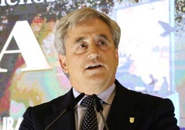Ignacio Higuero: el cazador que dejó Vox para mantener su cargo y es ya la última víctima de la guerra de los currículos