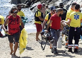 La playa de Barcelona vive un susto con un bañista en una zona sin torre de vigilancia por la huelga