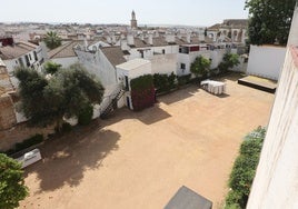 Espacio libre y  vegetación: las claves del informe  que impide  aparcamientos bajo los cines de verano de Córdoba