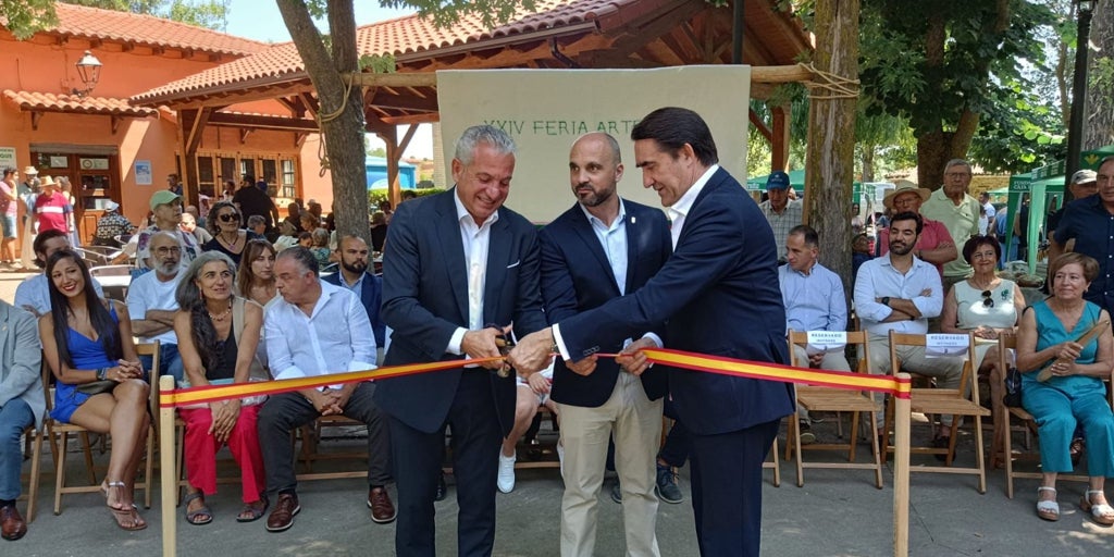 La Feria de Artesanía de Val de San Lorenzo (León) reúne a 85 artesanos