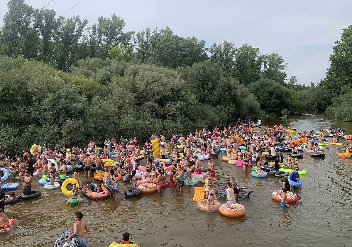 Unas 700 personas han disfrutado del descenso del Alberche en flotador