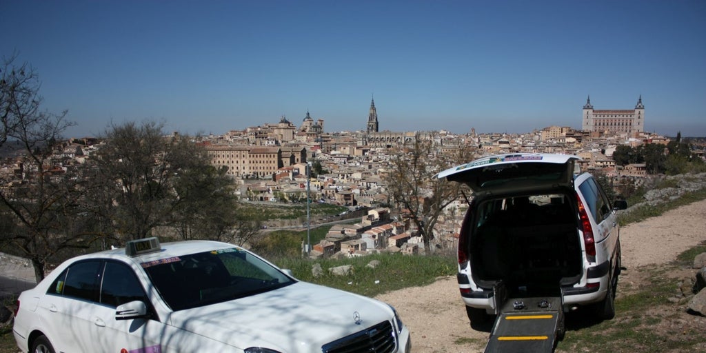El Ayuntamiento de Toledo blindará cuatro nuevas licencias de taxis adaptados para garantizar el servicio 24 horas