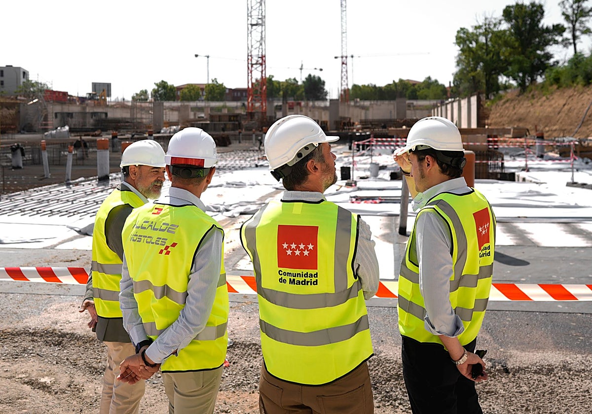 El consejero de Presidencia, Justicia, Administración Local en su visita a las obras de la Ciudad de Justicia del Sur