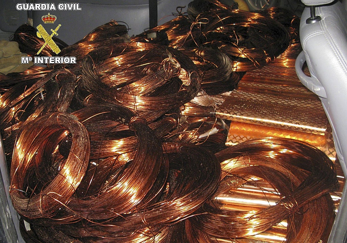 Bobinas de cobre en una imagen de archivo