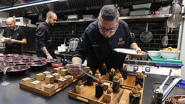 El chef Periko Ortega en su restaurante ReComiendo
