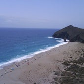 Vista de la playa de Los Muertos en Carboneras
