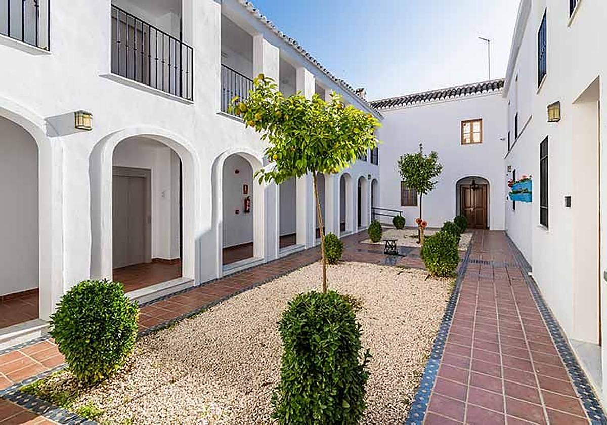 Patio central de los alojamientos La Joya de los Patios