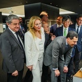 Juanma Moreno y Jorge Paradela, junto a Carolina España, en este pasado viaje a Japón.