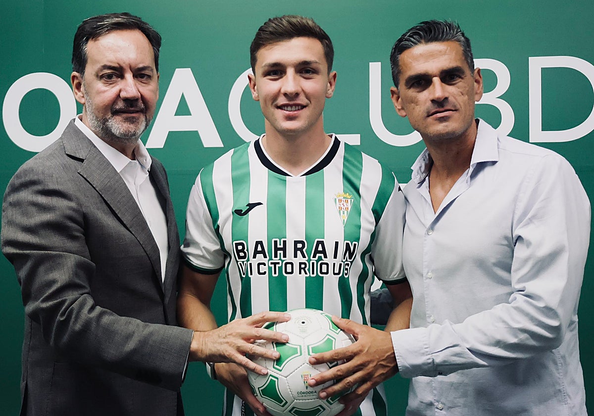 Alberto del Moral en su presentación con el Córdoba CF