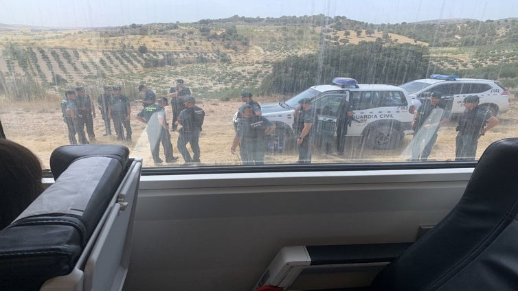 Otra avería deja tirados durante horas a los pasajeros del tren Madrid-Almería, con intervención de la Guardia Civil