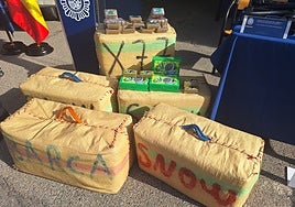 Cinco detenidos en El Puche de Almería con dos toneladas de hachís y un arsenal de armas de guerra