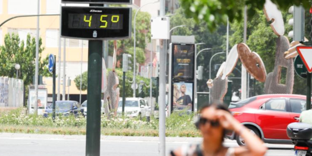Canarias se enfrenta a una ola de calor histórica con máximas de más de 44 grados