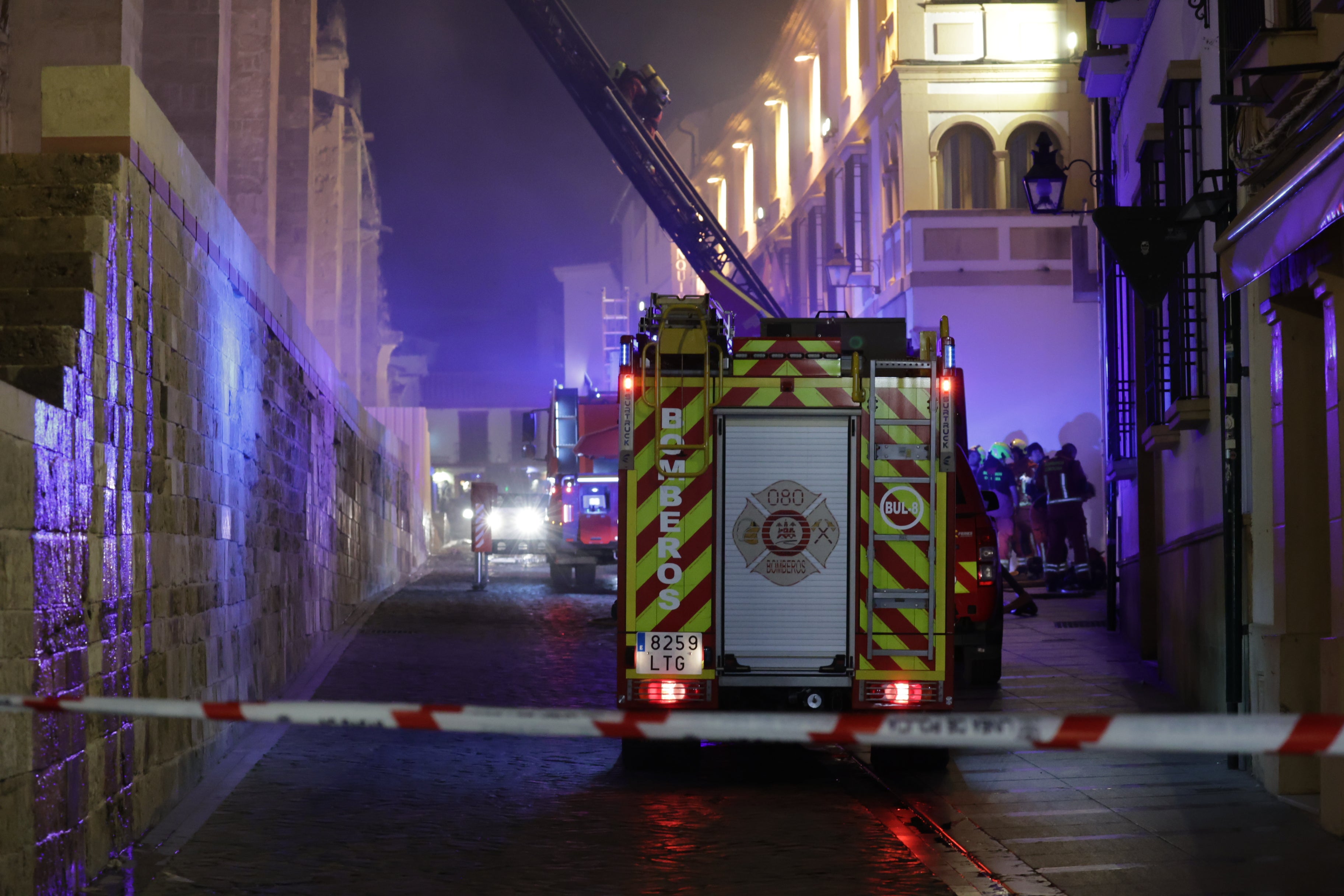 Las imágenes del inquietante incendio en la Mezquita de Córdoba