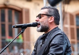 El cantante mallorquín y amigo íntimo del Rey Jaume Anglada, herido grave tras ser arrollado por un coche en Palma