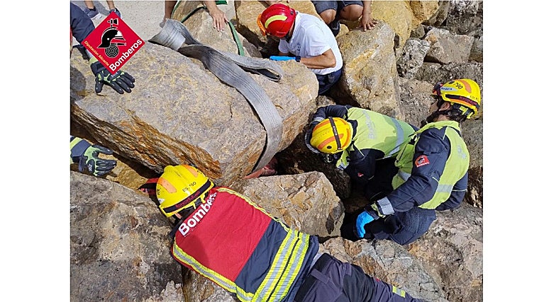 La víctima ha podido salir por una vía abierta durante su rescate
