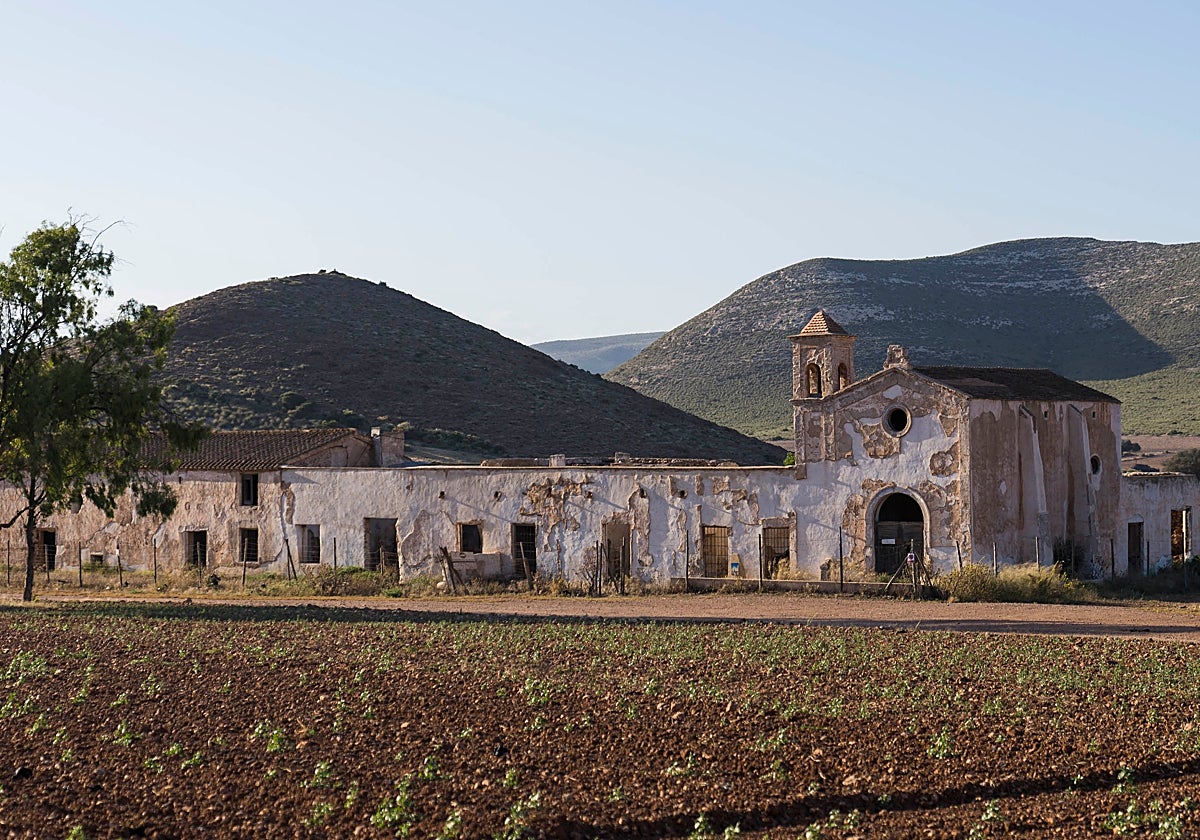 Vista del Cortijo del Fraile en el Parque Natural Cabo de Gata-Níjar