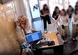 Cazados 'in fraganti' dos ladrones disfrazados de mujer en una joyería de Barcelona